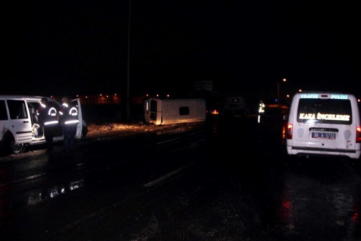 Kayseri’de işçi servisleri çarpıştı: 17 yaralı