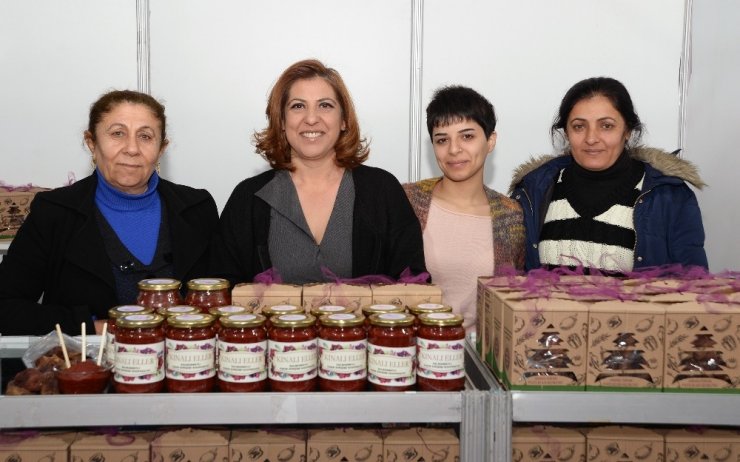 "Kınalı Eller" üretiyor