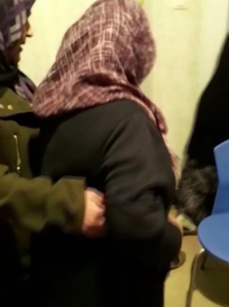 Asansörde kalan yaşlı kadını itfaiye kurtardı