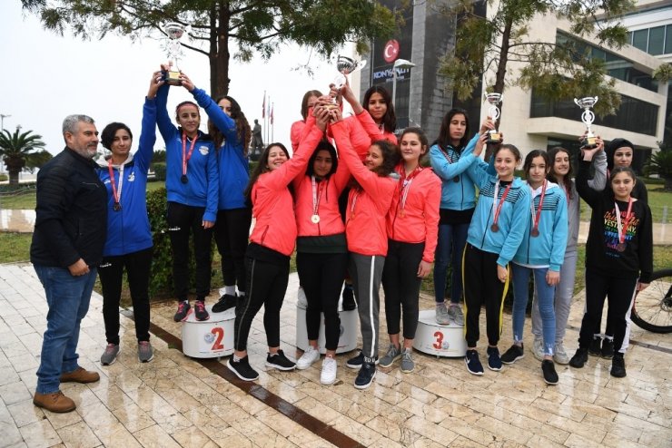 Konyaaltı Belediyesi Bisiklet Takımı, şampiyon oldu
