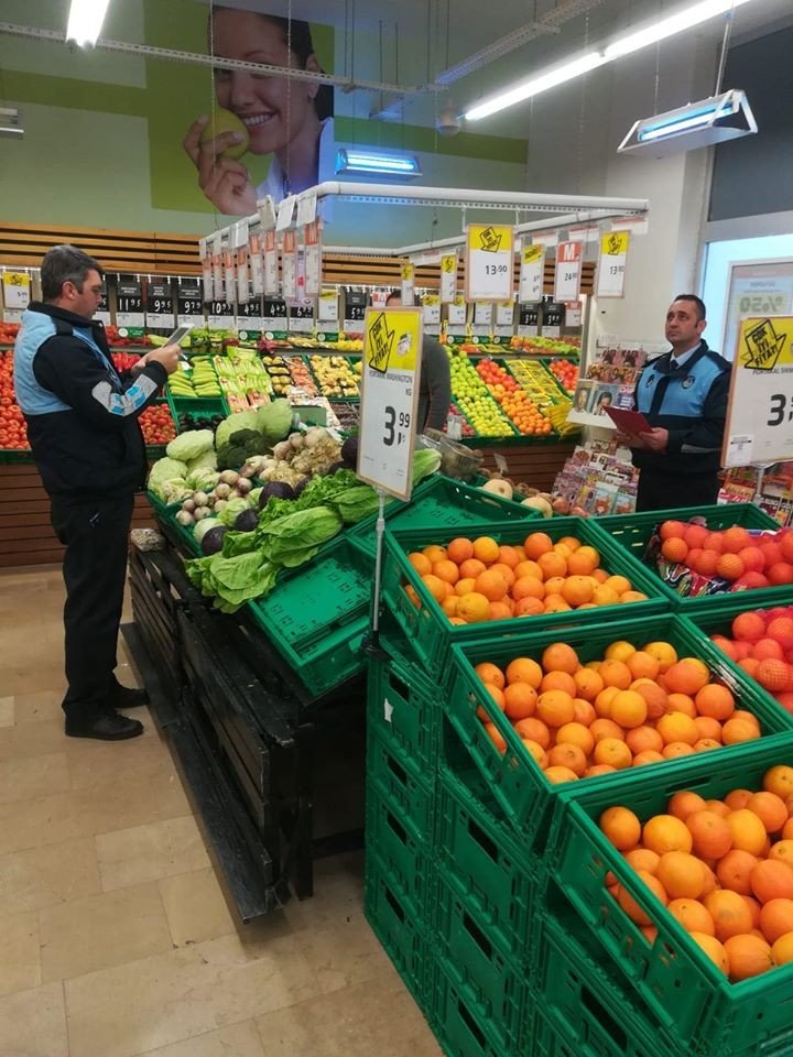 Büyükşehir ekipleri Salihli’de ulaşımı, Akhisar’da pazar ve manavları denetledi