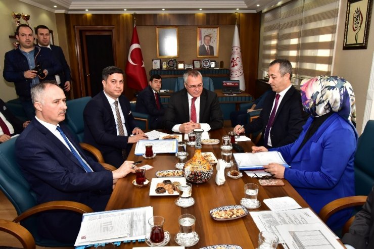 Manisa’daki spor yatırımları görüşüldü