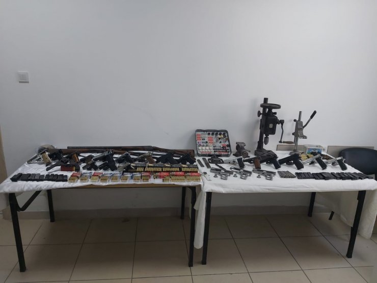 Sakarya'da silah kaçakçılığı operasyonlarında 3 şüpheli yakalandı