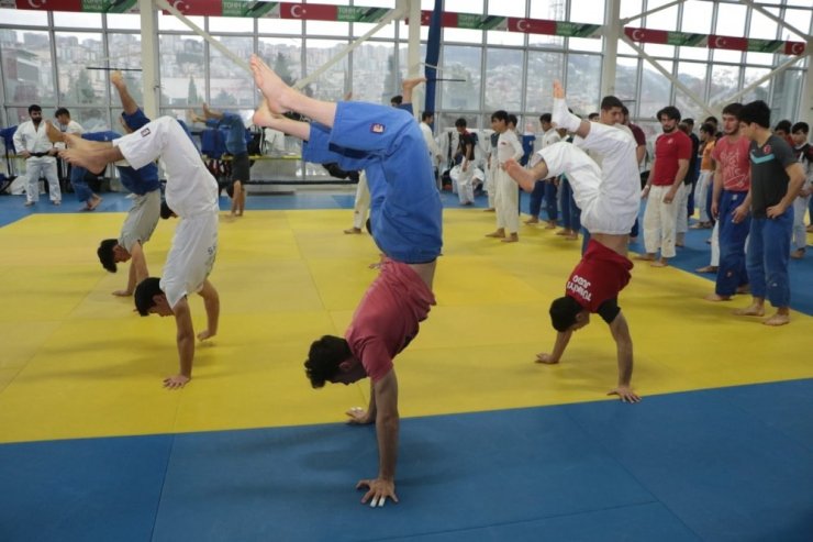 Türk ve Azeri Judo Milli Takımları olimpiyatlara Samsun’da hazırlanıyor