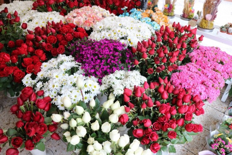 ’Sevgililer Günü’nde gülün tanesi 10 lira