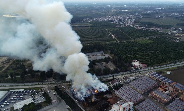 Adana’da fabrika yangını 15 saattir söndürülemedi
