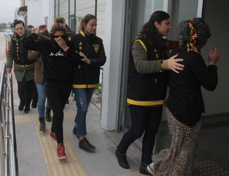 Tır sürücüsünün elini ısırarak parasını alan kadın tutuklandı