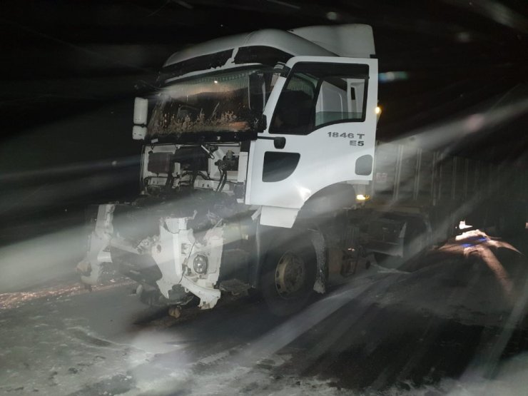 Gölbaşı ilçesinde iki tır çarpıştı: 2 kişi yaralandı