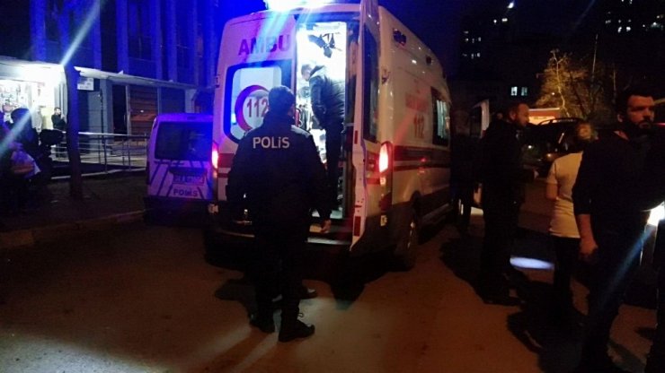 Beylikdüzü’nde sokak ortasında genç adama kurşun yağmuru