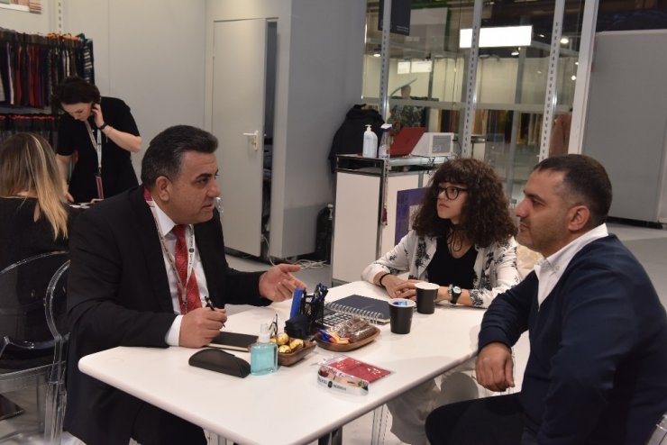 Bursalı Tekstilciler Paris’te