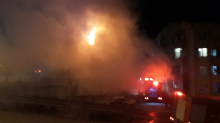 Bursa’da 5 katlı apartmanda yangın