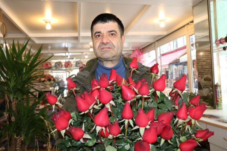 ’Sevgililer Günü’nde gülün tanesi 10 lira