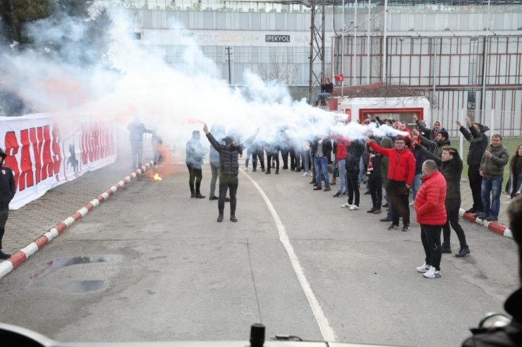 Samsunspor’a meşaleli uğurlama