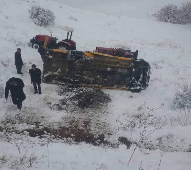 Elazığ’da minibüs devrildi: 8 yaralı