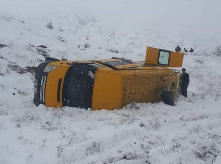 Elazığ’da minibüs devrildi: 8 yaralı