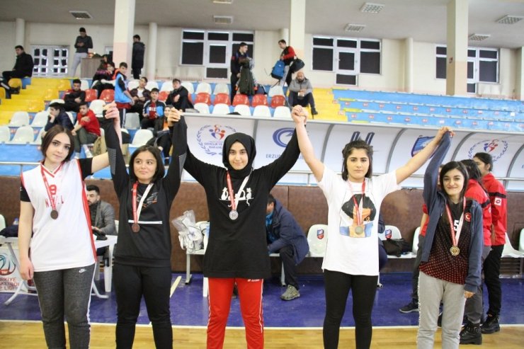 Erzurum’da bilek güreşi heyecanı
