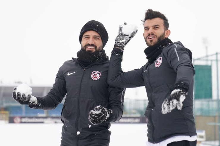 Gaziantep FK, Rize maçı hazırlıklarına karlı havada da devam etti