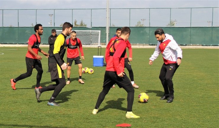 İlhan Palut, futbolculara taş çıkardı