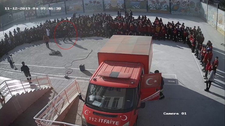 Isparta’da müdürün öğrenciye tekme atması