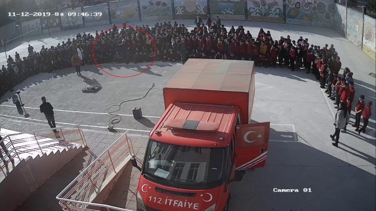 Isparta’da müdürün öğrenciye tekme atması