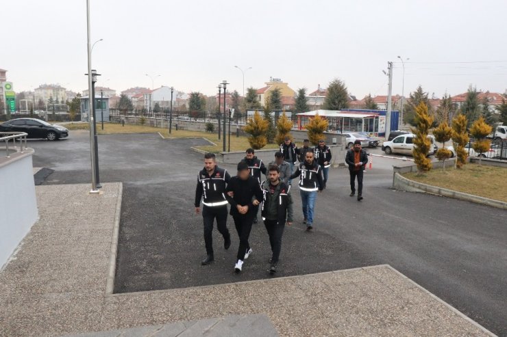 Karaman’da uyuşturucuyla yakalanan 3 kişi gözaltına alındı