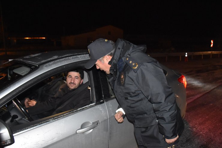 Kars'ta polis ekipleri sıfırın altında 20 derecede uygulama yapıyor