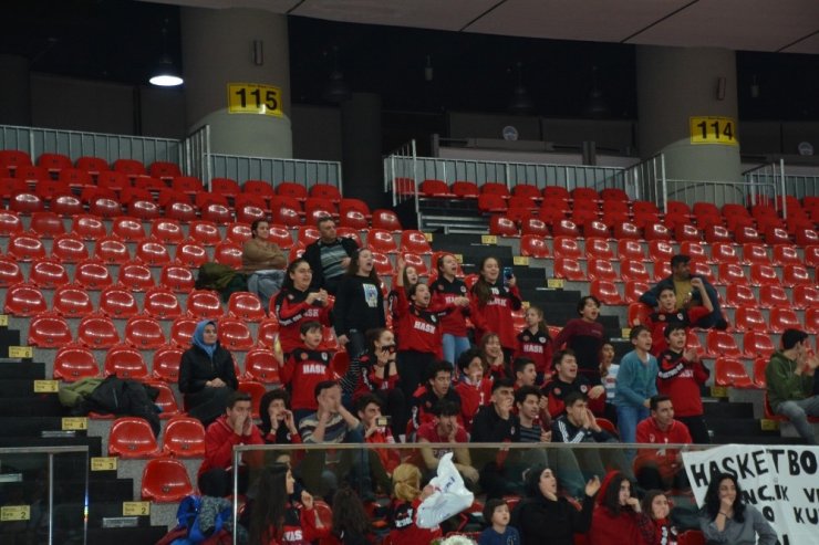 Büyük erkeklerde finali 87-77 kazanan Hasketbol Gençlik şampiyon oldu