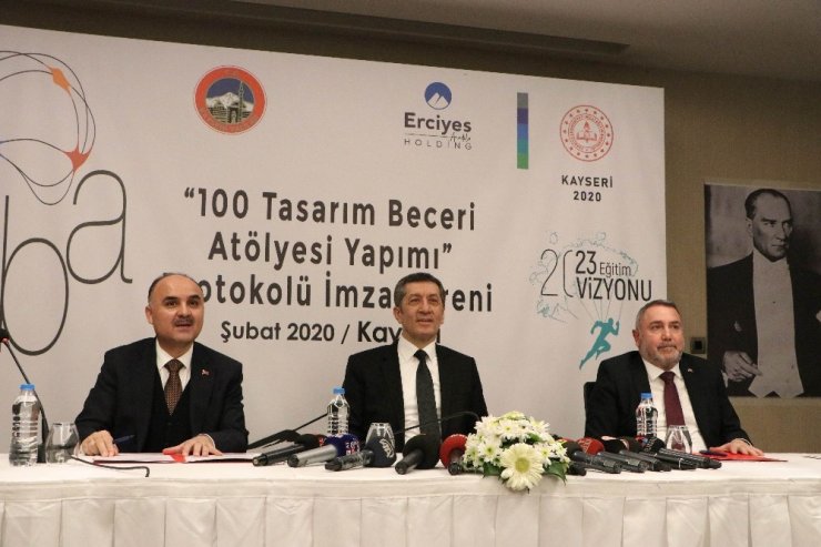Bakan Selçuk: “Çocuğun sadece belli soruları çözmesini değil, aynı zamanda sorun çözmesini istiyoruz”