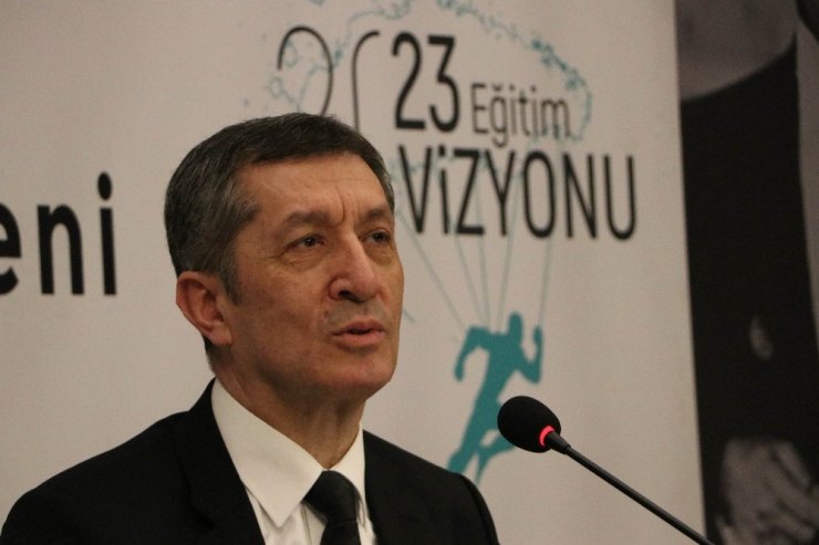Bakan Selçuk: “Çocuğun sadece belli soruları çözmesini değil, aynı zamanda sorun çözmesini istiyoruz”