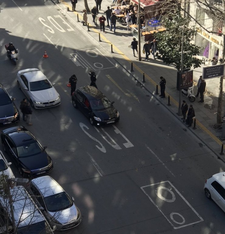 İstanbul’un göbeğinde bıçaklı trafik kavgası: 1 yaralı