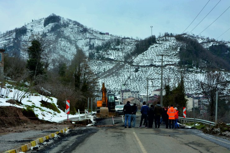 Ordu'da eski sahil yolunda göçük