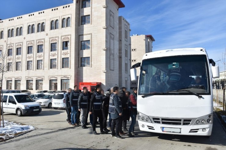Siirt merkezli 4 ilde oto hırsızlığı operasyonu: 9 gözaltı