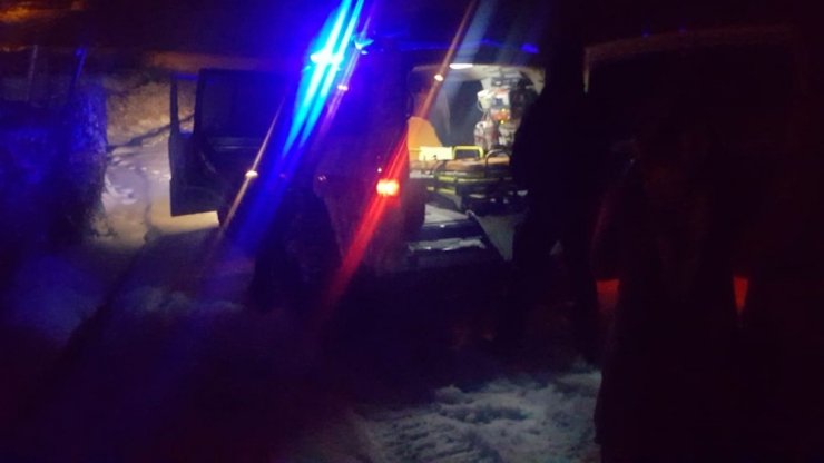 Hamile kadının yardımına UMKE ekipleri paletli ambulansla yetişti