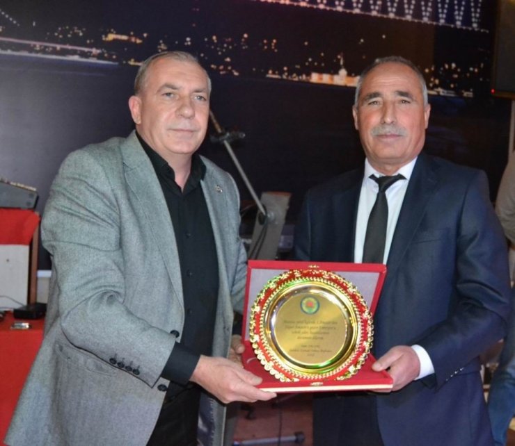 Salihli Emirspor, şampiyonluğunu kutladı