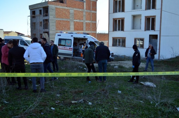Kayıp şahsın boş arazide cesedi bulundu