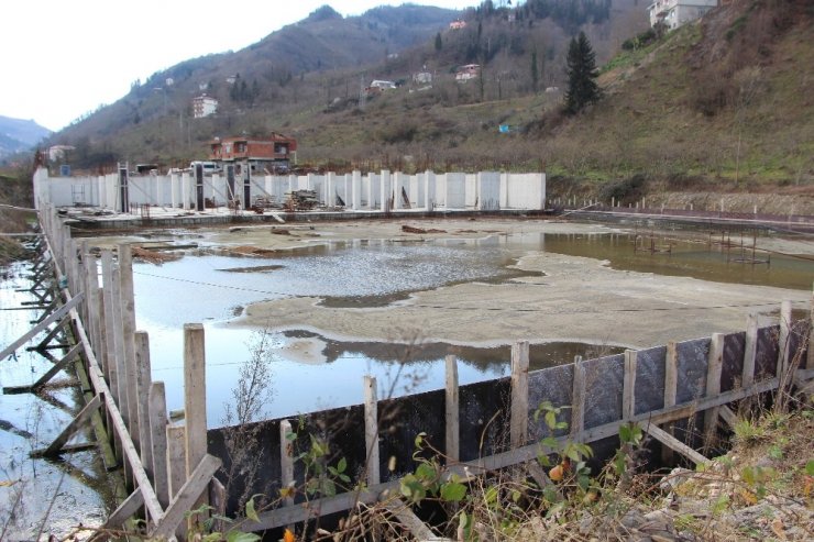 Temeli görkemli bir şekilde atılmıştı ama...
