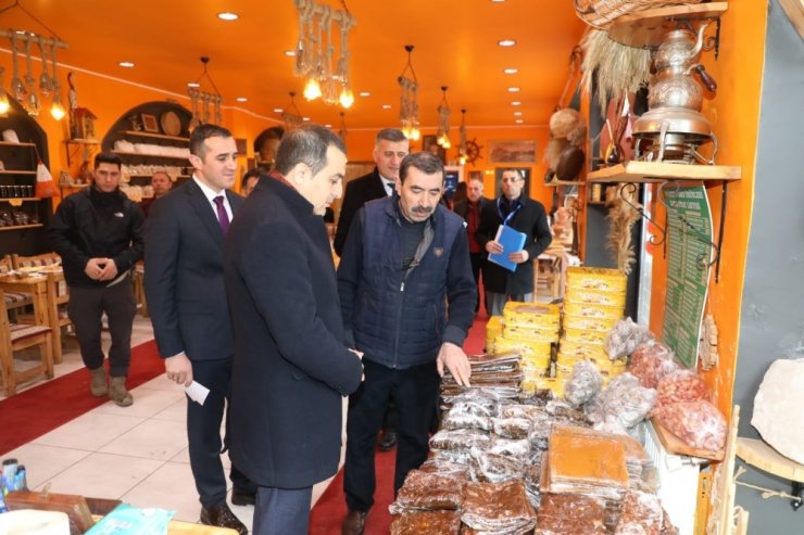 Vali Öksüz, esnafla buluştu