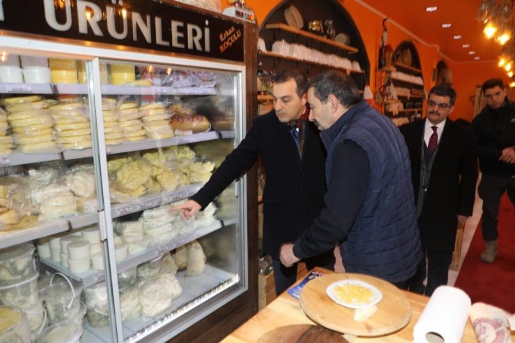 Vali Öksüz, esnafla buluştu