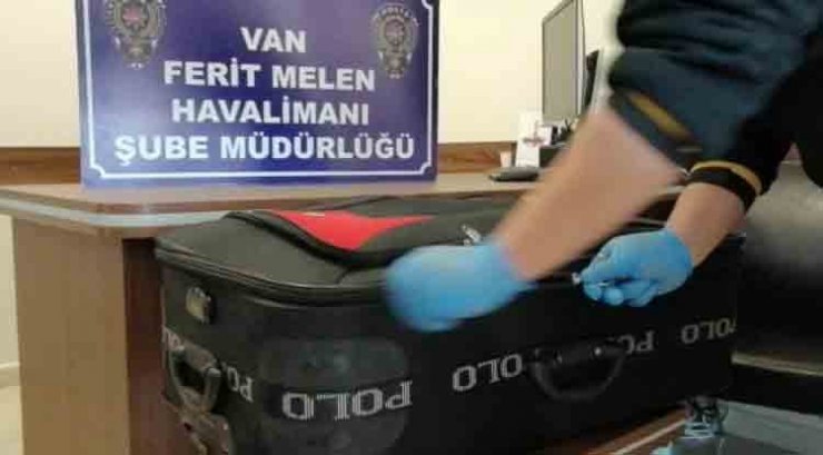 Uyuşturucuyla uçağa binmek isteyen İranlı yakalandı