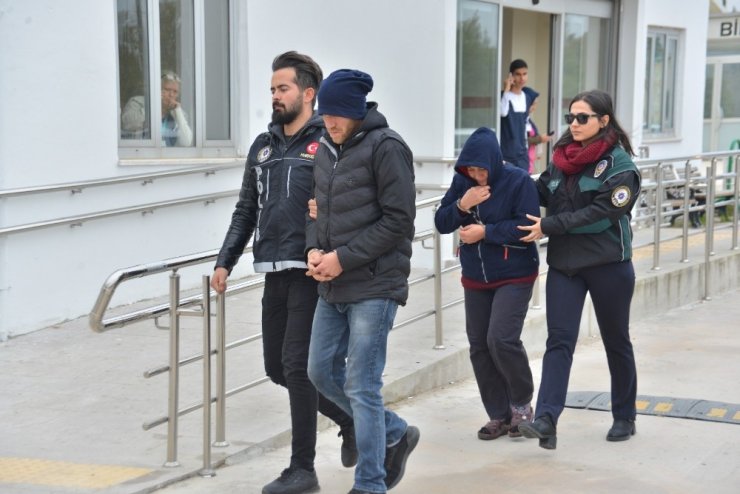 Torbacı anne oğul yakalandı