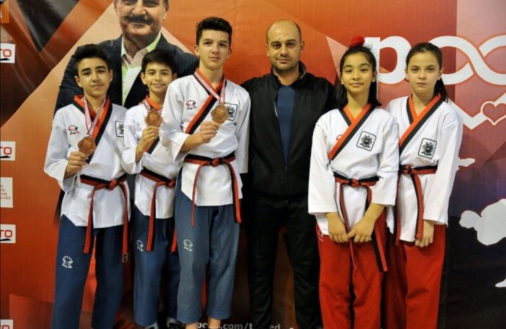 Altıeylül’lü Taekwondocular başarıya doymuyor