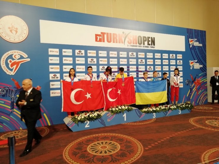 Altıeylül’lü Taekwondocular başarıya doymuyor