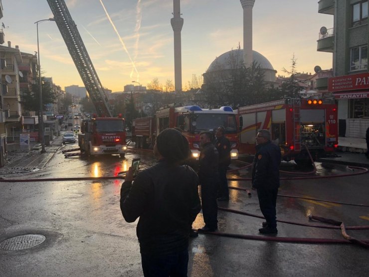 Bipolar rahatsızlığı olan adam evini ateşe verdi