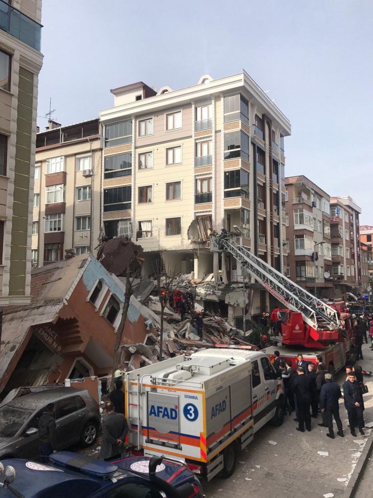 GÜNCELLEME 2- Bahçelievler'de boş bina çöktü