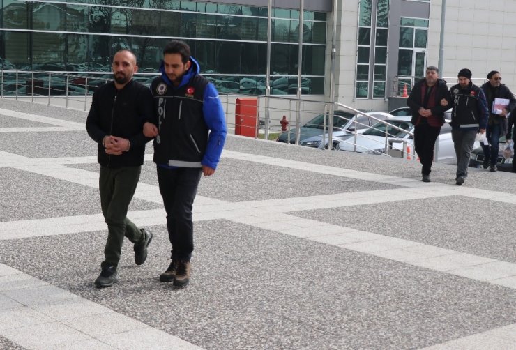 Bolu’da 303 gram kokainle yakalanan 2 kişi adliyeye sevk edildi
