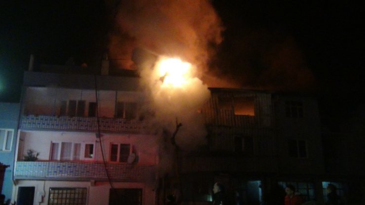 Bursa’da 3 katlı geri dönüşüm fabrikasında büyük yangın