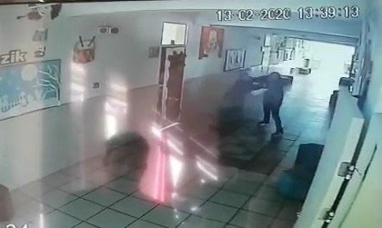 Öğretmene darp kamerada