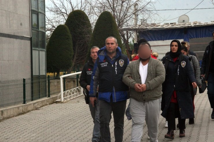 Eskort dolandırıcıları, paraları altına yatırdı