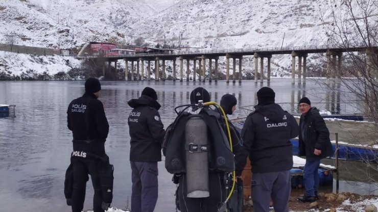 Batan teknede kaybolan şahsı arama çalışmaları başladı