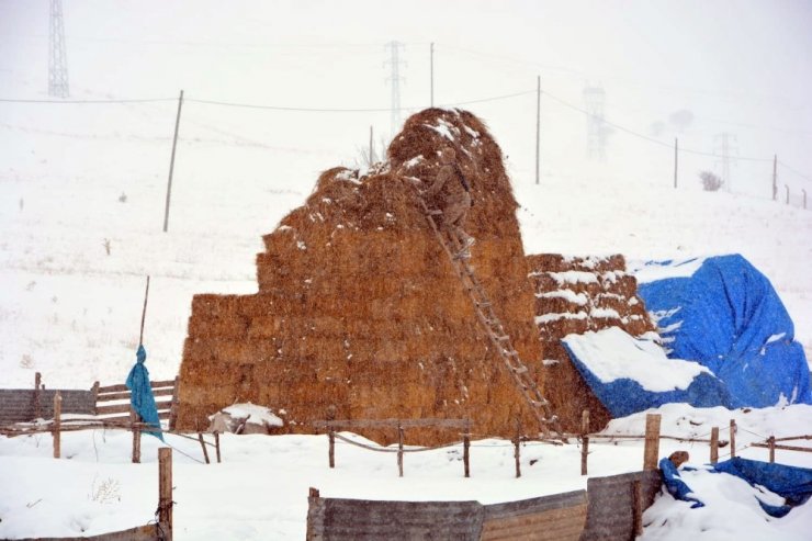 Ailesine kızıp evi terk eden genç kızdan 4 gündür haber alınamıyor